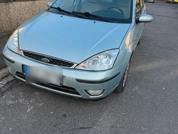 Andere farben Gebraucht 2003 Ford Focus Ghia Limousine | 1.999 € (Etwas zu teuer)