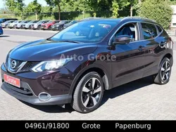 Schwarz Gebraucht 2016 Nissan Qashqai N-Connecta SUV | 14.990 € (Fairer Preis)