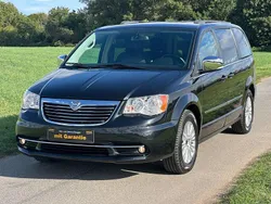 Grau Gebraucht 2012 Lancia Voyager Gold Van / Kleinbus | 17.777 €