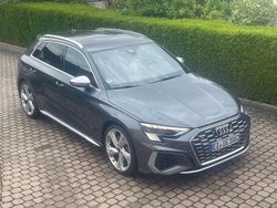 Grau Gebraucht 2024 Audi S3 Sportback Design Kombi | 46.000 € (Fairer Preis)