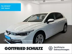 Weiß Gebraucht 2024 VW Golf VIII Life Limousine | 27.650 € (Fairer Preis)