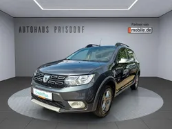 Grau Gebraucht 2017 Dacia Sandero Celebration Kleinwagen | 10.950 € (Fairer Preis)