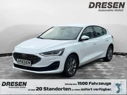 Weiss Gebraucht 2023 Ford Focus Titanium Limousine | 23.990 € (Fairer Preis)