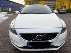 Weiß Gebraucht 2017 Volvo V40 Momentum Limousine | 7.999 € (Fairer Preis)