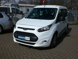 Weiß Gebraucht 2017 Ford Tourneo Connect Trend Van / Kleinbus | 7.735 € (Fairer Preis)