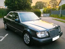 Grau Gebraucht 1994 Mercedes E300 Limousine | 13.500 €