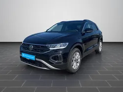 Deep black perleffekt (metallic) Gebraucht 2024 VW T-Roc Life SUV | 26.350 € (Guter Preis)