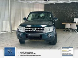 Malachitgrün (p) Gebraucht 2013 Mitsubishi Pajero Intense SUV | 19.900 € (Etwas zu teuer)
