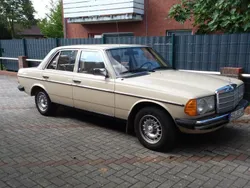 Beige Gebraucht 1982 Mercedes 240 Limousine | 9.000 €