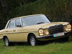 Gelb Gebraucht 1975 Mercedes W114 Limousine | 19.900 €