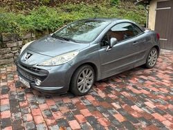 Grau Gebraucht 2009 Peugeot 207 CC Premium Cabrio | 2.900 € (Superpreis)