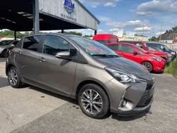 Grau Gebraucht 2019 Toyota Yaris Hybrid Club Limousine | 9.750 €