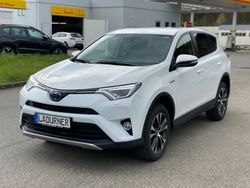 Weiß Gebraucht 2018 Toyota RAV4 Hybrid SUV | 25.890 € (Teuer)