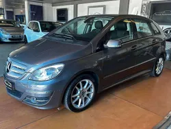 Grau Gebraucht 2009 Mercedes B200 Van / Kleinbus | 7.990 € (Fairer Preis)