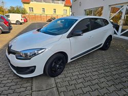 Weiß Gebraucht 2016 Renault Mégane III Authentique Limousine | 5.990 € (Fairer Preis)