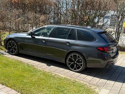 Grau Gebraucht 2023 BMW 540 M Sport Kombi | 65.000 €