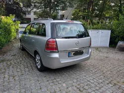 Grau Gebraucht 2006 Opel Zafira Van / Kleinbus | 4.200 € (Fairer Preis)