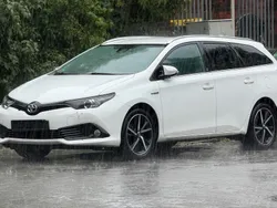 Weiß Gebraucht 2019 Toyota Auris Hybrid Kombi | 8.999 € (Fairer Preis)