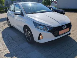 Weiß Gebraucht 2021 Hyundai i20 Select Limousine | 13.890 € (Fairer Preis)