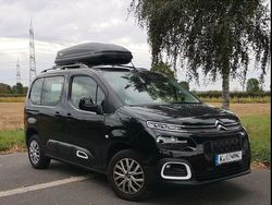 Schwarz Gebraucht 2023 Citroën Berlingo Feel Van / Kleinbus | 23.500 € (Fairer Preis)