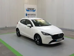 Weiß Gebraucht 2023 Mazda 2 Center-Line Limousine | 16.940 € (Guter Preis)