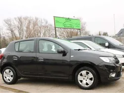 Perlmuttschwarz Gebraucht 2017 Dacia Sandero Lauréate Kleinwagen | 7.490 € (Superpreis)