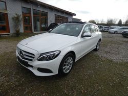 Weiß Gebraucht 2017 Mercedes C200 Kombi | 7.999 € (Fairer Preis)