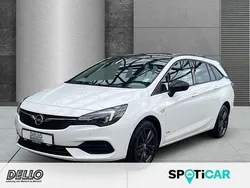 Schneeweiß Gebraucht 2021 Opel Astra Design & Tech Kombi | 18.990 € (Fairer Preis)