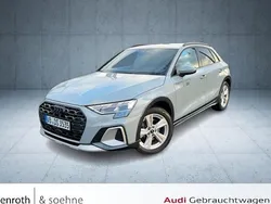 Grau Gebraucht 2024 Audi A3 Sportback Advanced Limousine | 37.470 € (Etwas zu teuer)