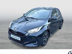 Black mica / ink Gebraucht 2021 Toyota Yaris Hybrid Team Limousine | 17.525 € (Guter Preis)