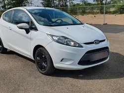 Weiß Gebraucht 2010 Ford Fiesta Kleinwagen | 2.400 € (Guter Preis)