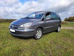 Grau Gebraucht 2009 Peugeot 807 Van / Kleinbus | 3.975 € (Fairer Preis)