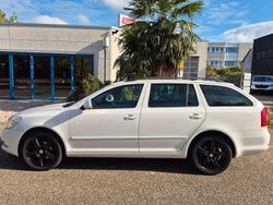 Weiß Gebraucht 2012 Skoda Octavia Ambition Kombi | 5.890 € (Fairer Preis)