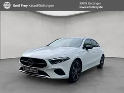 Weiß Gebraucht 2024 Mercedes A180 Advanced Limousine | 30.700 € (Fairer Preis)