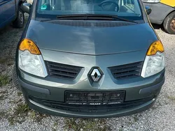 Grau Gebraucht 2005 Renault Modus Van / Kleinbus | 1.380 € (Fairer Preis)
