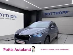 Grau Gebraucht 2024 Skoda Fabia Selection Limousine | 20.077 € (Guter Preis)