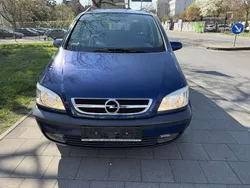 Blau Gebraucht 2004 Opel Zafira Edition Van / Kleinbus | 2.350 € (Etwas zu teuer)