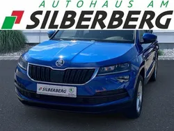 Blau (raceblau metallic) met. Gebraucht 2020 Skoda Karoq Ambition SUV | 18.349 € (Fairer Preis)