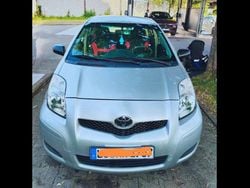 Silber Gebraucht 2009 Toyota Yaris Limousine | 2.950 € (Fairer Preis)