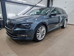 Grau Gebraucht 2017 Skoda Superb LAURIN & KLEMENT Kombi | 16.200 € (Fairer Preis)