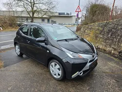 Schwarz Gebraucht 2016 Toyota Aygo Kleinwagen | 6.600 € (Guter Preis)