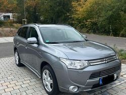 Grau Gebraucht 2014 Mitsubishi Outlander P-HEV Instyle SUV | 11.500 € (Superpreis)