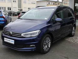 Blau Gebraucht 2024 VW Touran Comfortline Van / Kleinbus | 35.990 € (Fairer Preis)