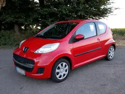 Rot Gebraucht 2009 Peugeot 107 Kleinwagen | 2.690 € (Fairer Preis)
