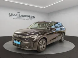 Deep black perleffekt Gebraucht 2024 VW Tiguan Life SUV | 33.530 € (Guter Preis)