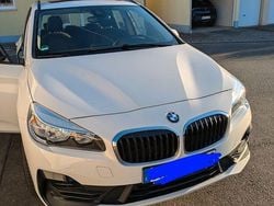 Weiß Gebraucht 2018 BMW 218 Active Tourer Sport Line Van / Kleinbus | 14.500 € (Guter Preis)