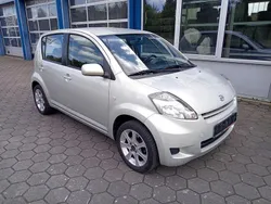 Silber Gebraucht 2008 Daihatsu Sirion Kleinwagen | 2.450 € (Fairer Preis)