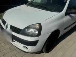 Weiß Gebraucht 2008 Renault Clio II Kleinwagen | 1.000 € (Fairer Preis)