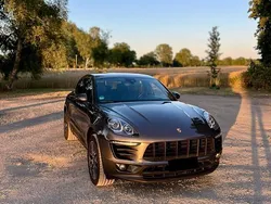 Grau Gebraucht 2015 Porsche Macan S SUV | 25.950 € (Fairer Preis)