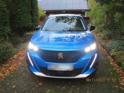 Blau Gebraucht 2022 Peugeot e-2008 SUV | 19.800 € (Fairer Preis)